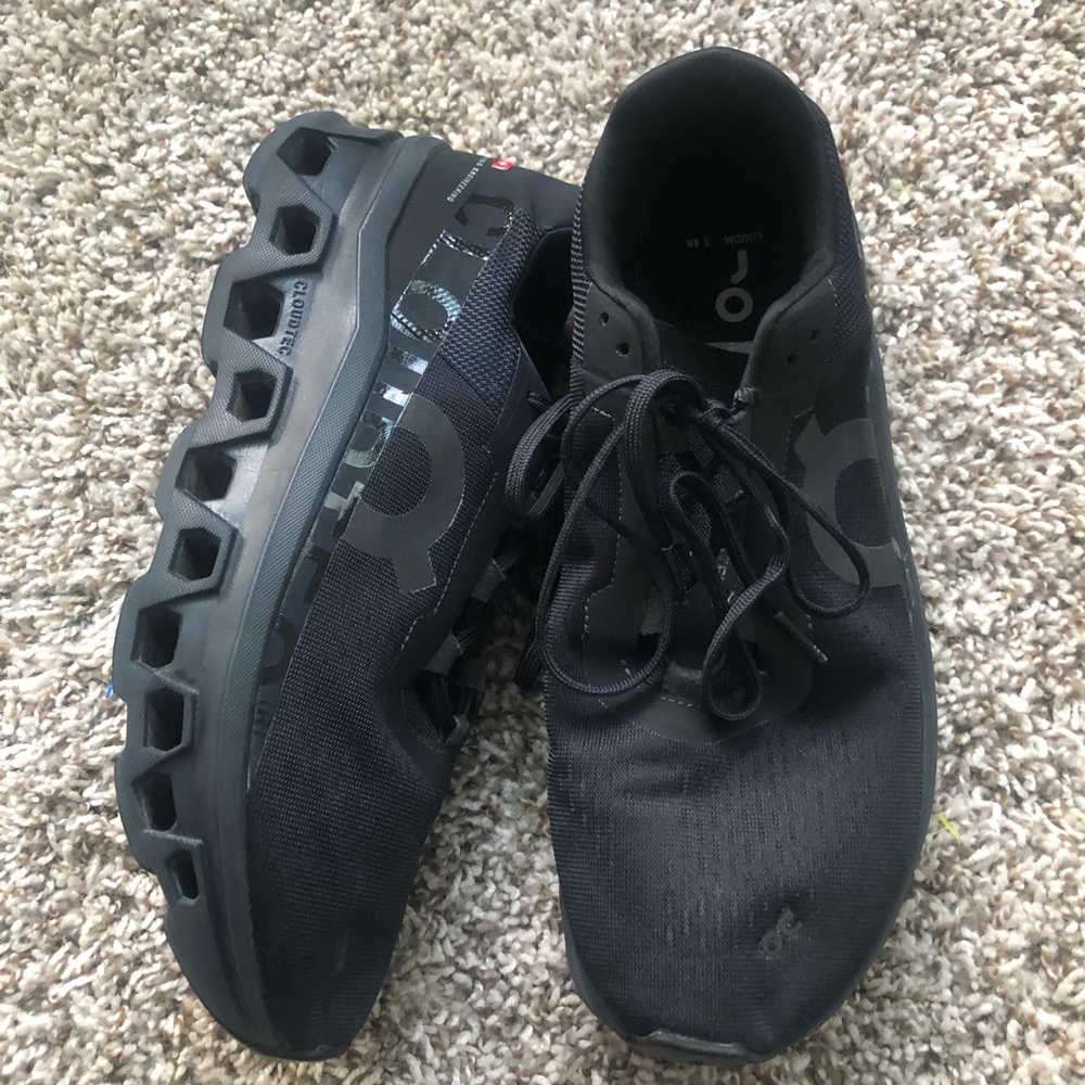 On running sneakers black men 10